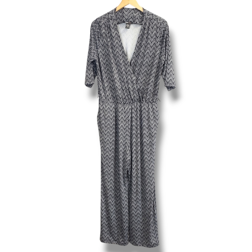 Robert Louis Black and White Chevron Patterned V-neck Jumpsuit Size Large